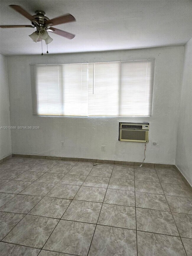 Photo - 4610 SW 40th St Unit 1