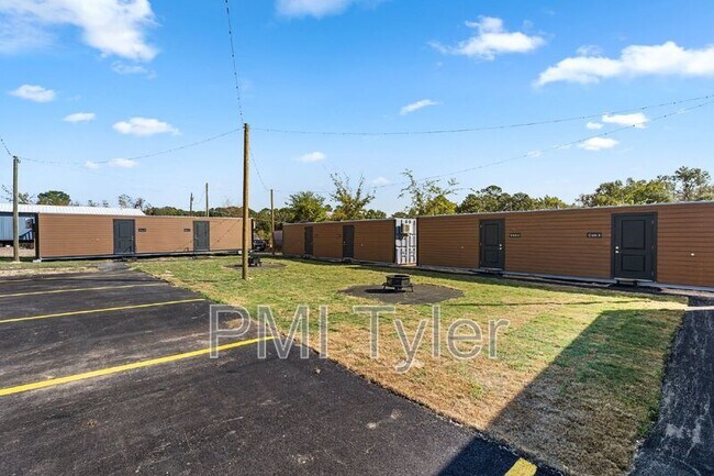 Photo - 16165 Carole Dr