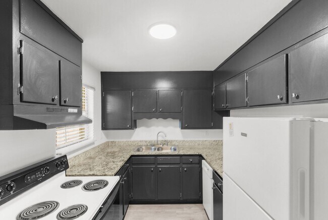 Photo - Hillside Manor