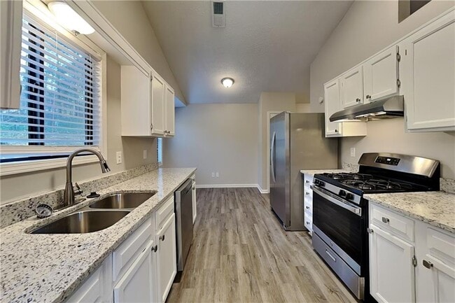 Photo - 1809 River Rock Trail