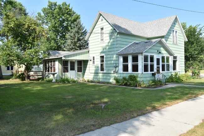 Photo - 255 5th St SW