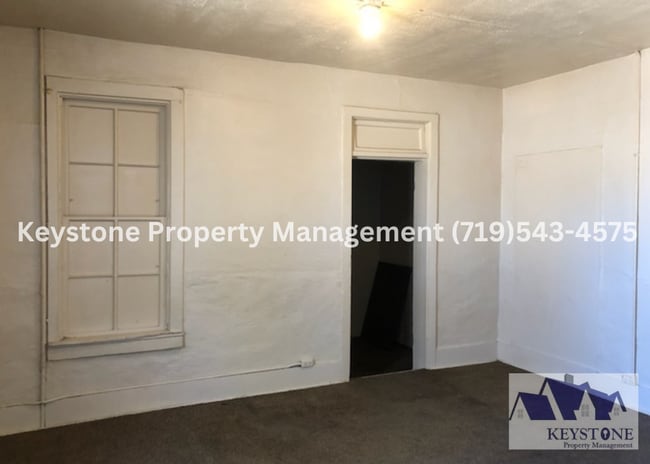 Photo - Take $350 Off of 1st Months Rent! Charming Efficiency Apartment with Bonus Space – All Utilities ... Unidad 3