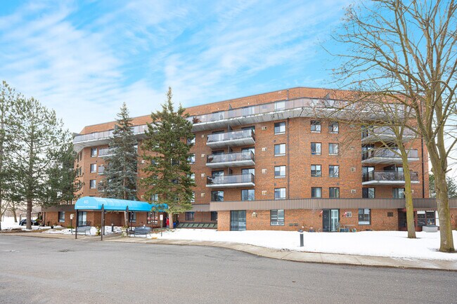 Building Photo - Brierwood Court