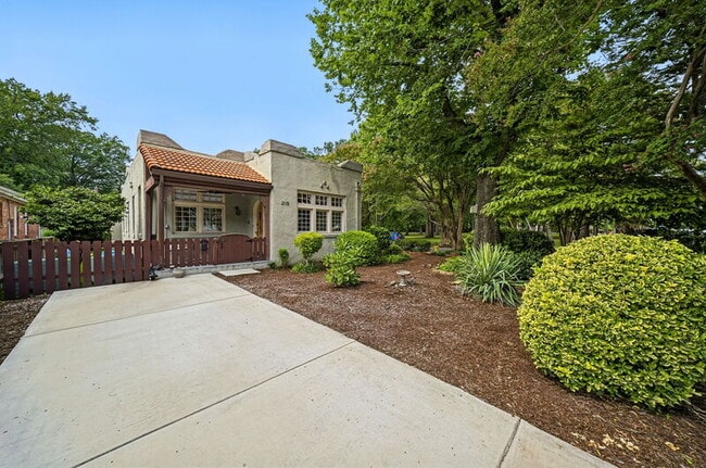 Building Photo - 2115 Claremont Ave