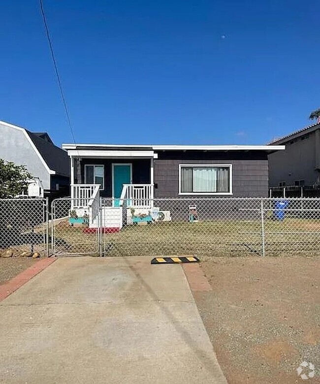 Building Photo - Cute House in Imperial Beach!