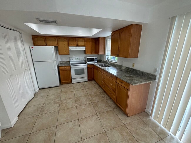 Building Photo - 3225 Skyline Blvd Rental