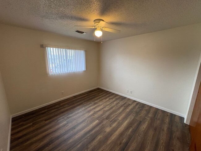 Photo - 690 W North Way