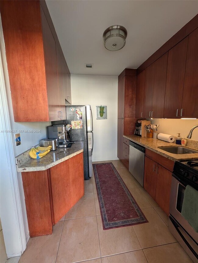 Photo - 729 NE 16th Ave Unidad 729C