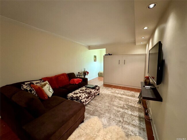 Photo - 67-40 Yellowstone Blvd Unit 4M