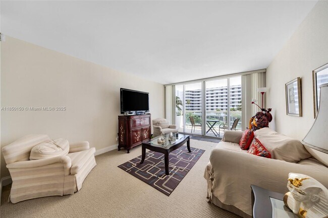 Building Photo - 5600 Collins Ave Unit 5D Rental