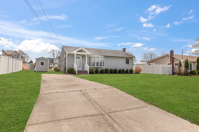 Photo - 7 Whiting Rd