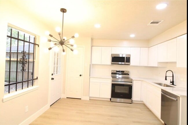 Photo - 3210 Wuthering Heights Dr