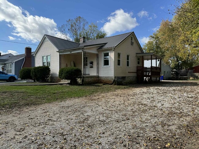 Photo - 1611 Nutwood St