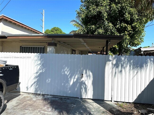 Building Photo - 4763 NW 3rd St Unit 2