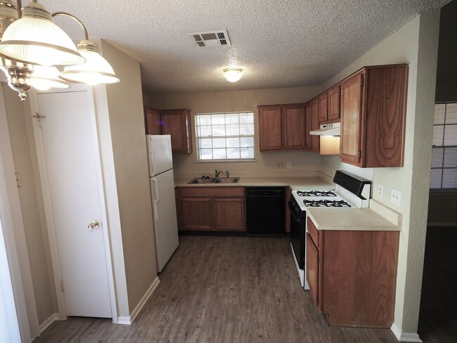 Photo - Amazing Round Rock Duplex!