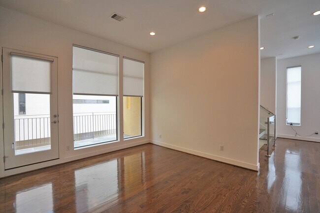 Photo - 4611 Austin St Unidad C