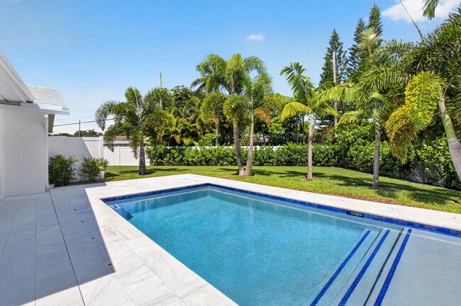 135 SE 28th Ct