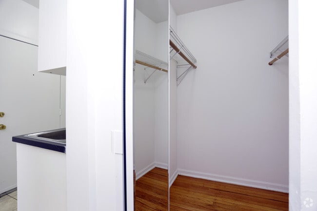 Studio, 1 BA - walk-in closet