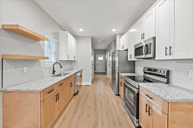 Photo - 617 W 39th St