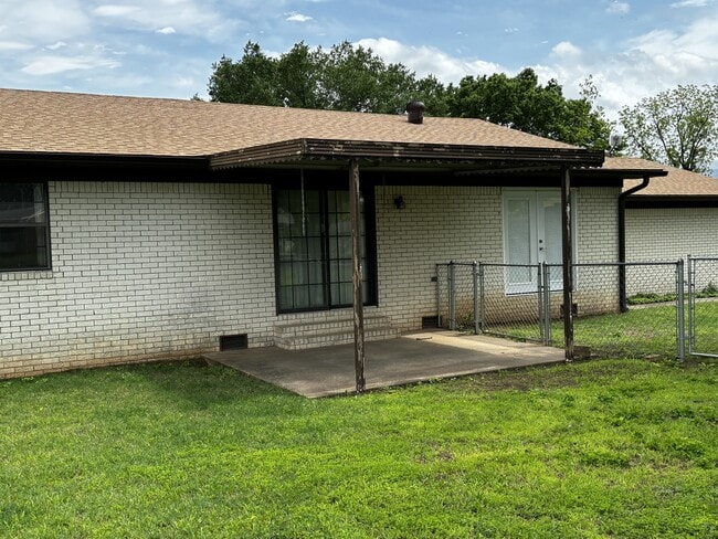 Photo - 307 N 5th St