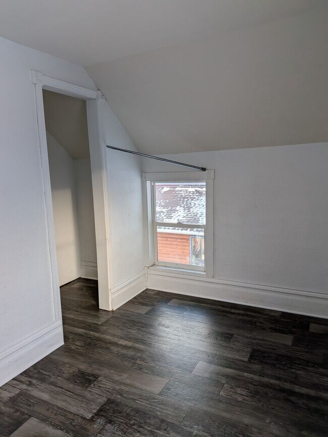 Photo - 229 Cedar St Unit 229 1/2 (upper)