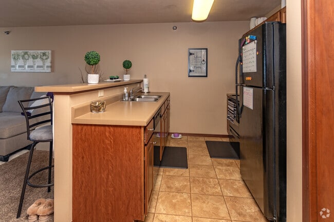 1BR, 1BA - 619SF