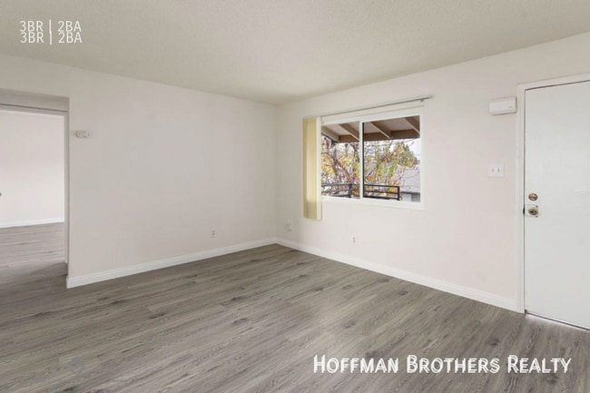 4317 Columbus St Unidad E