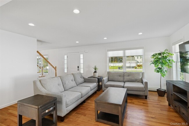 Photo - 16 Mastro Ct