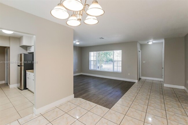 Photo - 810 NW 186th Dr