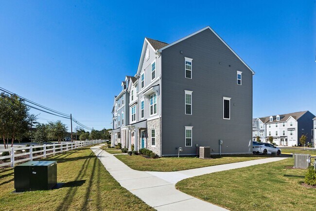 Photo - Chesapeake, 3 bedrooms, End Unit- Quick Mo...