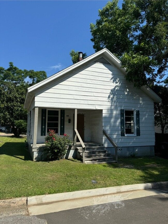 Building Photo - 323 Hasty St