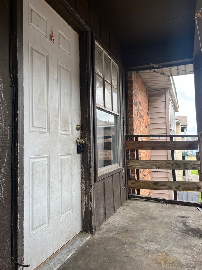 Building Photo - 109 Meudon St Unit D