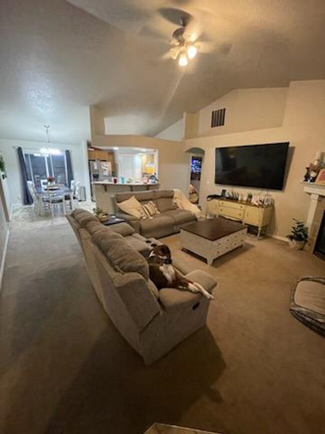 3713 N Timber Lakes Way