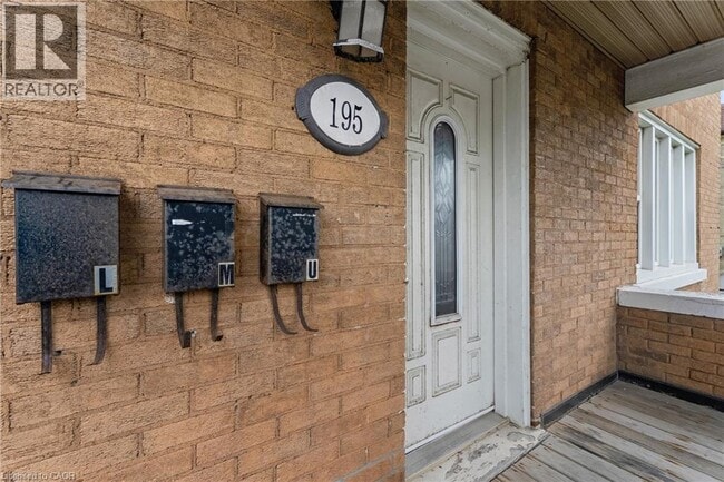 Photo - 195 Victoria St N