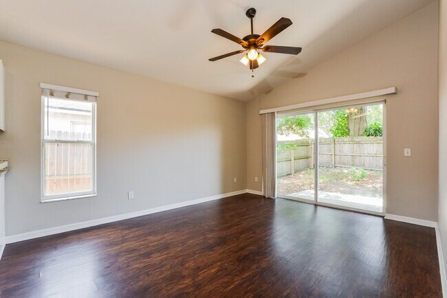Photo - 1033 Shale Trail St