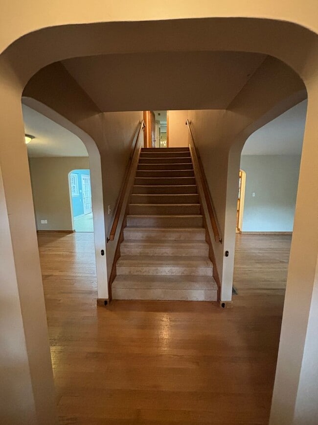 Photo - Timeless 3-Bedroom Cottage on Expansive Lo...