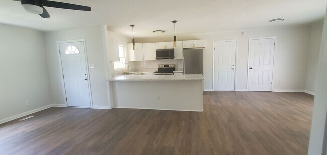Photo - 483 Warmsprings Dr
