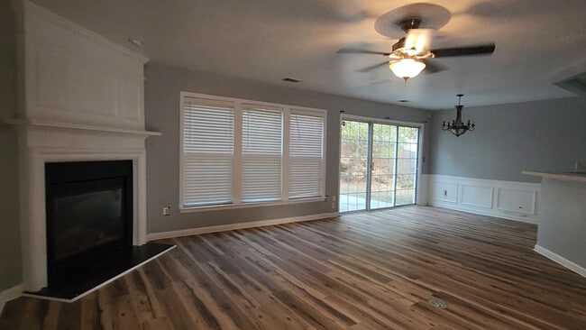 Building Photo - Room in House on Victoria Park SW