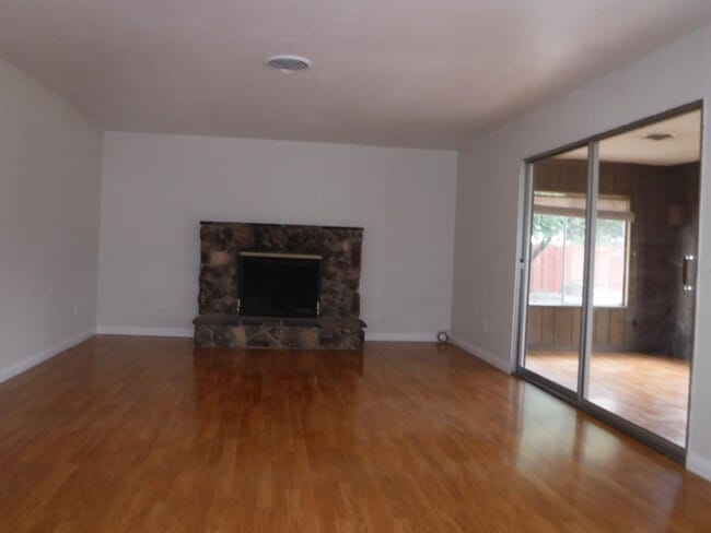 Photo - 1144 Robert Dr