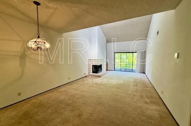 Photo - 4685 Albany Cir Unit 151