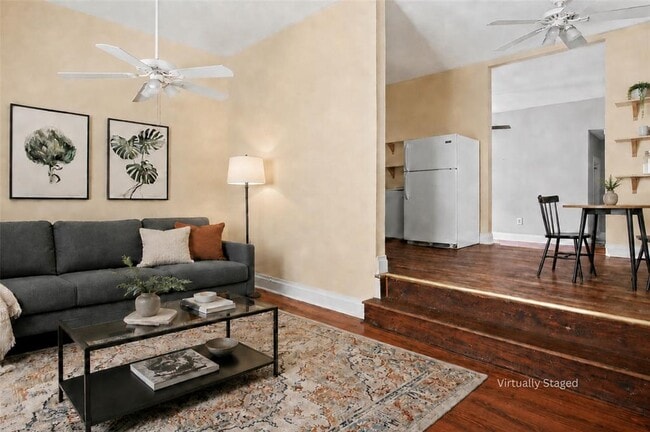 Photo - 212 W 43rd St