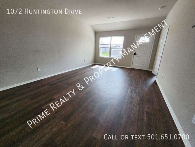 Photo - 1072 Huntington Dr