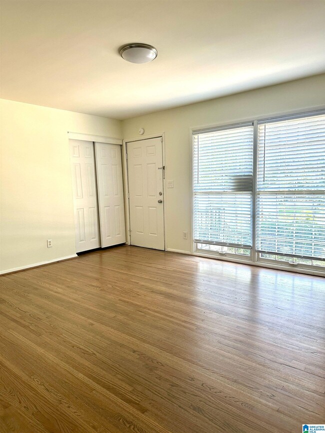 Photo - 405 13th Ave NW