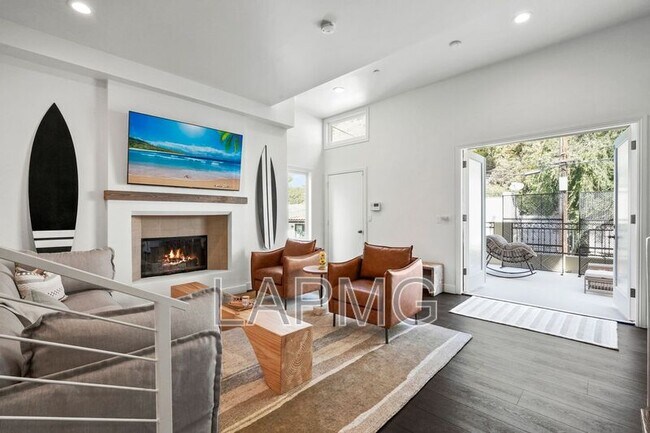 Building Photo - 9842 Portola Dr