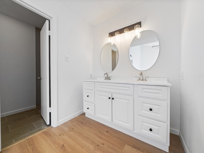 Building Photo - 2139 Lake Village Dr