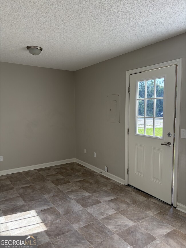 Photo - 736 Morningside Ln