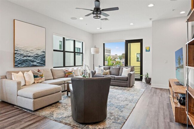 Photo - 907 Arlington Ave N