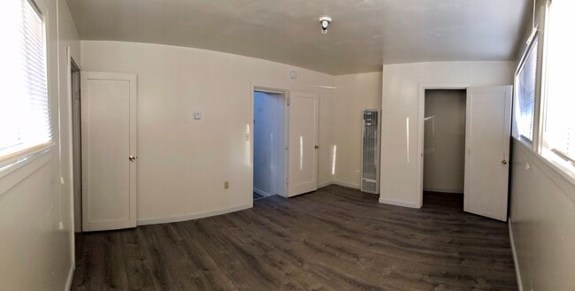 El aterrizaje - 562 Van Buren St Unidad Back