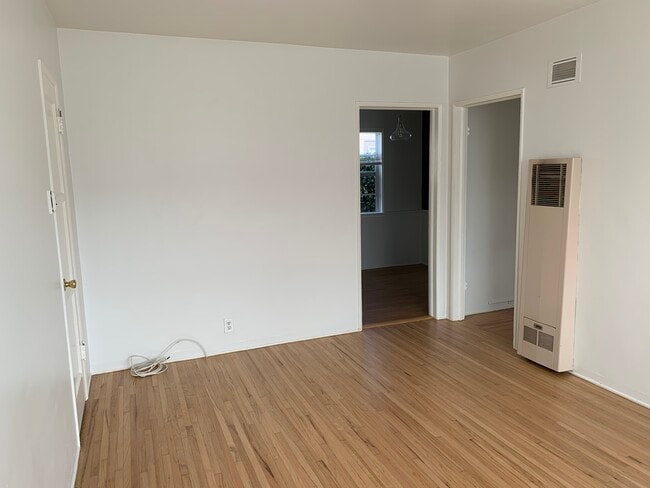 Living Room - 1044 Ocean Park Blvd Unit B