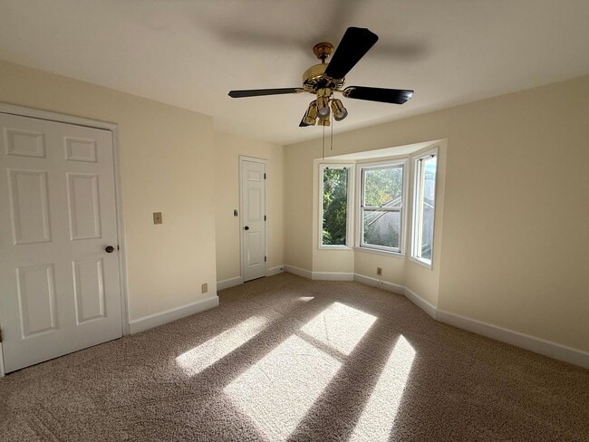 Photo - 733 Victorian Pl